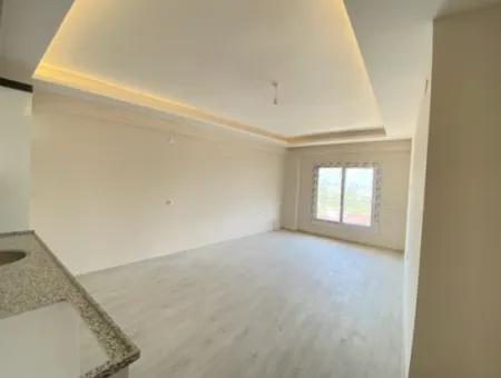 Gümüldür De Deniz Manzaralı Asansörlü Satılık 1+1 Daire