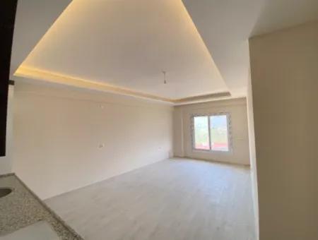 Gümüldür De Deniz Manzaralı Asansörlü Satılık 1+1 Daire