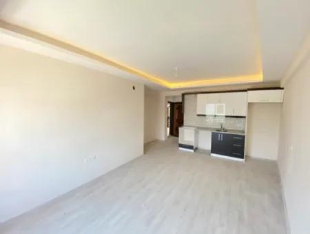 Gümüldür De Deniz Manzaralı Asansörlü Satılık 1+1 Daire