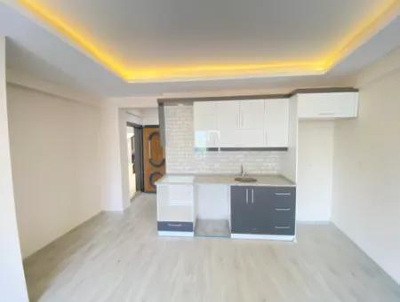 Gümüldür De Deniz Manzaralı Asansörlü Satılık 1+1 Daire