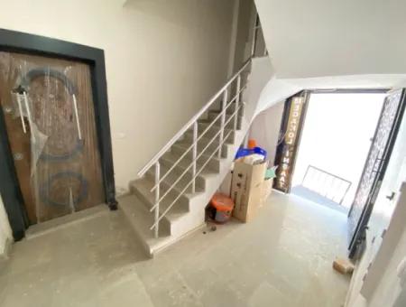 Gümüldür De Deniz Manzaralı Asansörlü Satılık 1+1 Daire