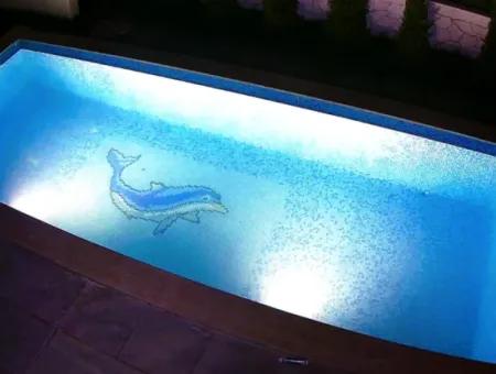 Seferihisar De Havuzlu Yerden Isıtmalı Satılık4+1 Villa