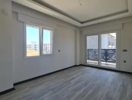 Seferihisar De Havuzlu Yerden Isıtmalı Satılık4+1 Villa