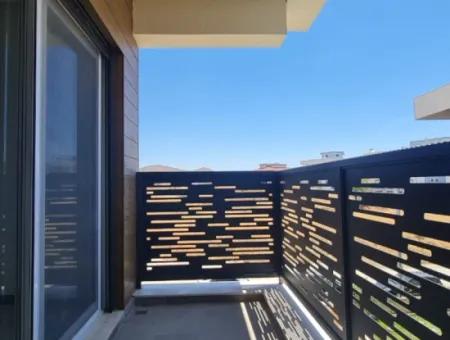 Seferihisar De Havuzlu Yerden Isıtmalı Satılık4+1 Villa