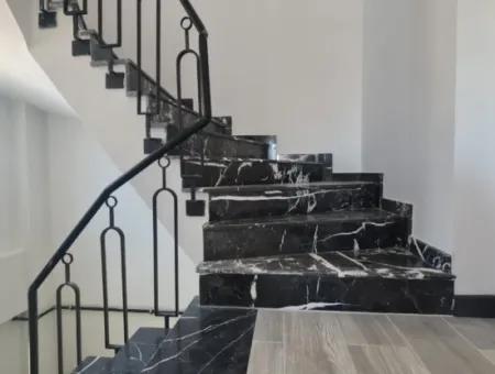 Seferihisar De Havuzlu Yerden Isıtmalı Satılık4+1 Villa