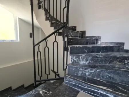 Seferihisar De Havuzlu Yerden Isıtmalı Satılık4+1 Villa