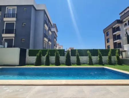 Seferihisar De Havuzlu Yerden Isıtmalı Satılık4+1 Villa