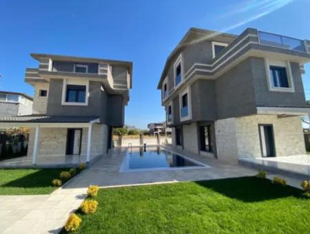 Gümüldür De Denize 50M2 Havuzlu Bahçeli Satılık Yazlık Villa