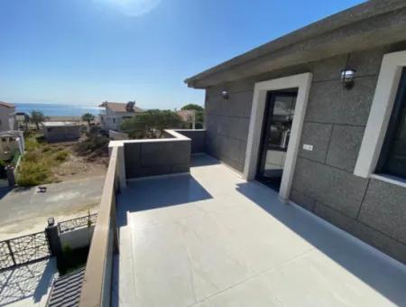 Gümüldür De Denize 50M2 Havuzlu Bahçeli Satılık Yazlık Villa
