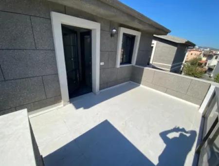 Gümüldür De Denize 50M2 Havuzlu Bahçeli Satılık Yazlık Villa