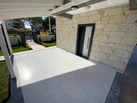 Gümüldür De Denize 50M2 Havuzlu Bahçeli Satılık Yazlık Villa