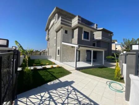 Gümüldür De Denize 50M2 Havuzlu Bahçeli Satılık Yazlık Villa