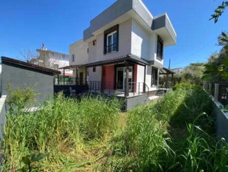 Denize 400 Metre Tek Müstakil Bahçeli Satılık 3+1 Villa