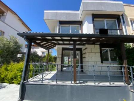 Denize 400 Metre Tek Müstakil Bahçeli Satılık 3+1 Villa