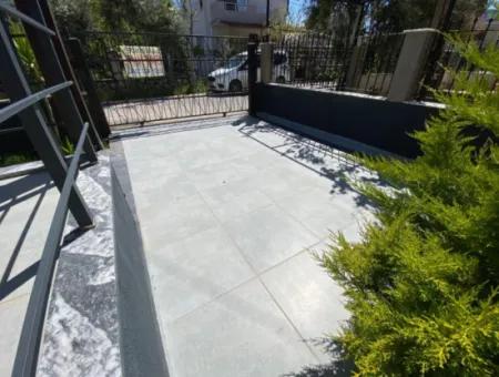 Denize 400 Metre Tek Müstakil Bahçeli Satılık 3+1 Villa