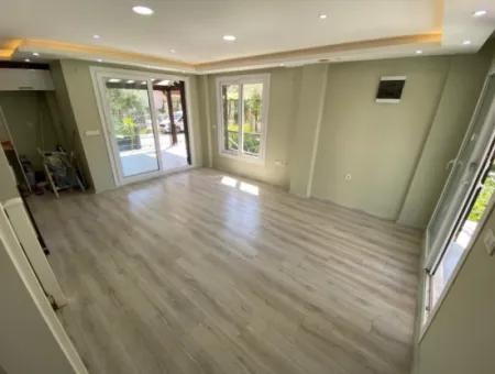 Denize 400 Metre Tek Müstakil Bahçeli Satılık 3+1 Villa