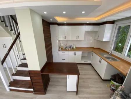 Denize 400 Metre Tek Müstakil Bahçeli Satılık 3+1 Villa