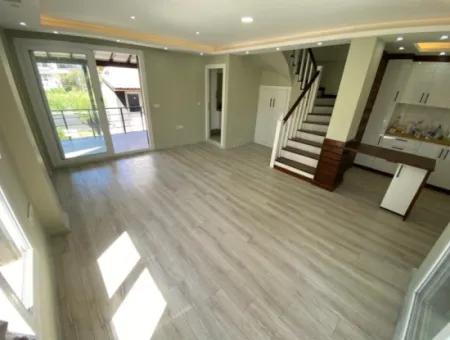 Denize 400 Metre Tek Müstakil Bahçeli Satılık 3+1 Villa