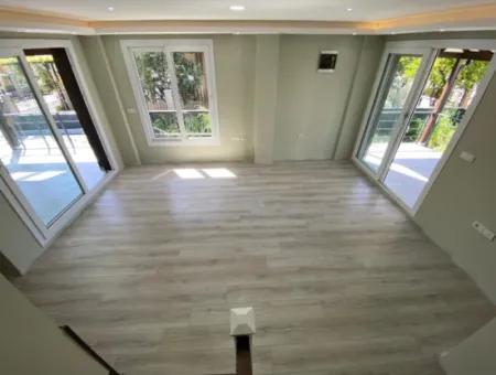 Denize 400 Metre Tek Müstakil Bahçeli Satılık 3+1 Villa