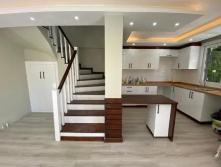 Denize 400 Metre Tek Müstakil Bahçeli Satılık 3+1 Villa