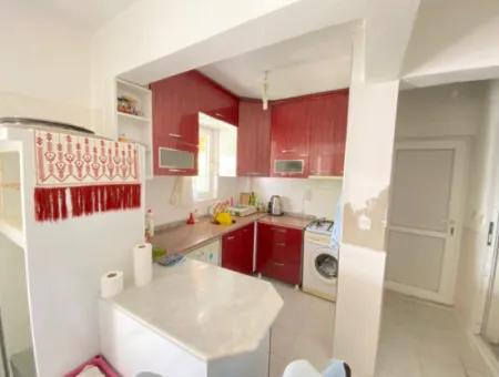 Doğanbey' De Köşe Konumda Geniş Bahçeli Satılık 3+1 Yazlık