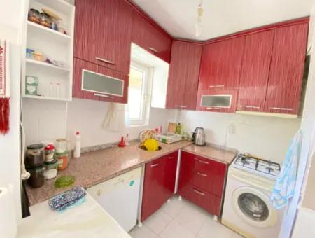 Doğanbey' De Köşe Konumda Geniş Bahçeli Satılık 3+1 Yazlık