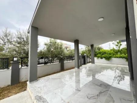 Doğanbey De Tek Müstakil Lükx Satılık 3+1 Villa