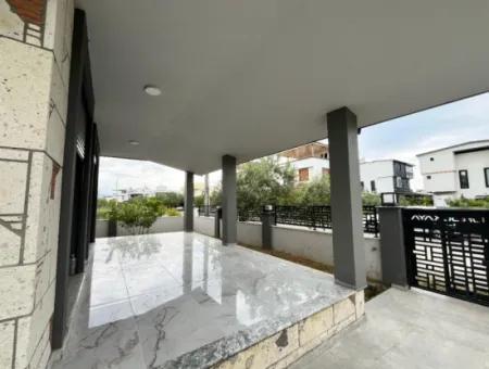 Doğanbey De Tek Müstakil Lükx Satılık 3+1 Villa