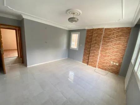 Ürkmez De Çarşı Merkezinde Geniş Ferah Kiralık 2+1 Daire