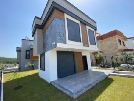 Ürkmez De Deniz Manzaralı Tek Müstakil 3+1 Villa