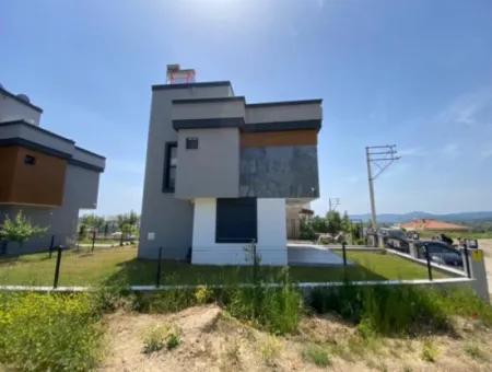 Ürkmez De Deniz Manzaralı Tek Müstakil 3+1 Villa