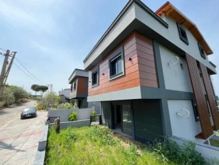 Özdere'de Denize Yürüme Mesafesinde Modern Mimarı Satılık 3+1 Villa