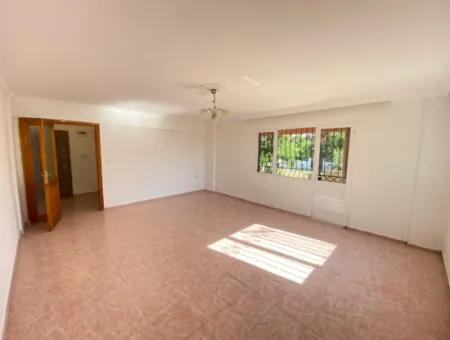 Ürkmez'de Plaja 300M Mesafede 130M2 Ayrı Mutfaklı Satılık 3+1 Daire