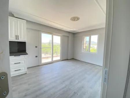 Ürkmez De Çarşı Merkezinde Denize 300M2 Satılık 2+1 Daire