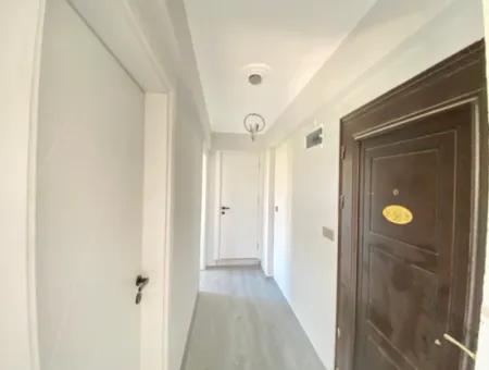 Ürkmez De Çarşı Merkezinde Denize 300M2 Satılık 2+1 Daire