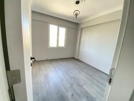 Ürkmez De Çarşı Merkezinde Denize 300M2 Satılık 2+1 Daire