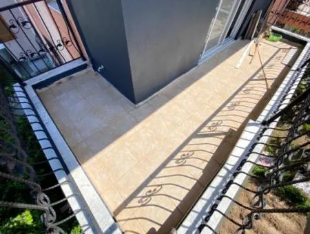 Ürkmez De Çarşı Merkezinde Denize 300M2 Satılık 2+1 Daire