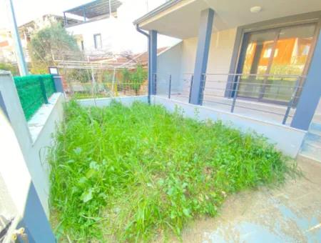 Doğanbey De Denize 300M2 Mustakil Bahçeli Satılık 3+1 Villa