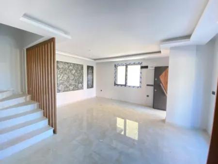 Doğanbey De Denize 300M2 Mustakil Bahçeli Satılık 3+1 Villa