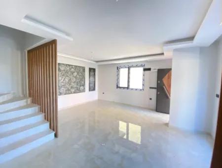 Doğanbey De Denize 300M2 Mustakil Bahçeli Satılık 3+1 Villa