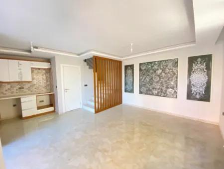 Doğanbey De Denize 300M2 Mustakil Bahçeli Satılık 3+1 Villa