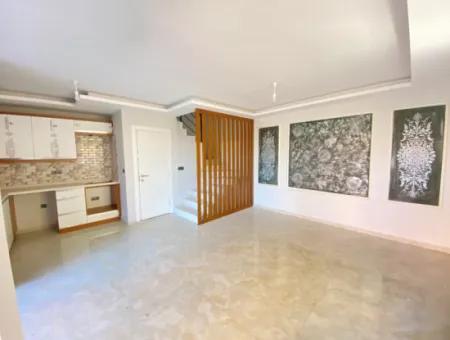 Doğanbey De Denize 300M2 Mustakil Bahçeli Satılık 3+1 Villa
