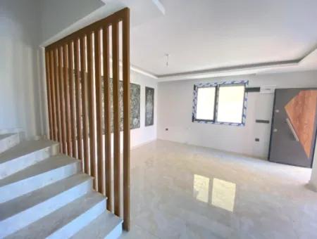 Doğanbey De Denize 300M2 Mustakil Bahçeli Satılık 3+1 Villa
