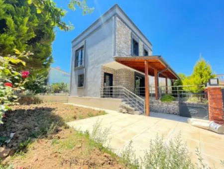Doğanbey De Denize Yakın Tek Müstakil Bahçeli 3+1 Villa