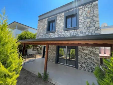 Doğanbey De Denize Yakın Tek Müstakil Bahçeli 3+1 Villa