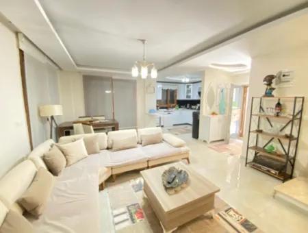 Seferihisar Doğanbey'da Havuzlu Sitede Satılık 3+1 Villa