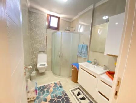 Seferihisar Doğanbey'da Havuzlu Sitede Satılık 3+1 Villa