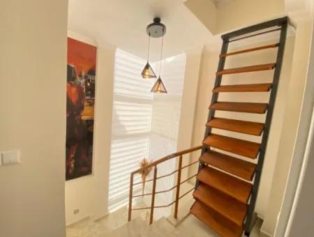Seferihisar Doğanbey'da Havuzlu Sitede Satılık 3+1 Villa