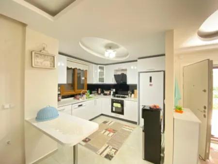 Seferihisar Doğanbey'da Havuzlu Sitede Satılık 3+1 Villa