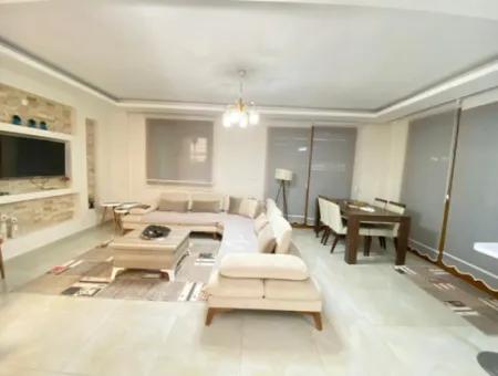 Seferihisar Doğanbey'da Havuzlu Sitede Satılık 3+1 Villa